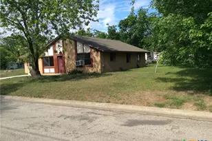 606 Woodworth St, Cuero, TX 77954 - Photo 1