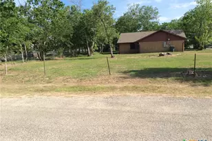 606 Woodworth St, Cuero, TX 77954 - Photo 5