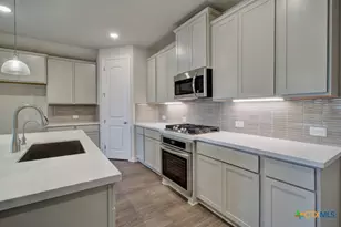 927 Creek Bed Dr, New Braunfels, TX 78130 - Photo 5