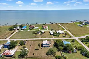 488 Alamo Beach Ave, Port Lavaca, TX 77979 - Photo 3
