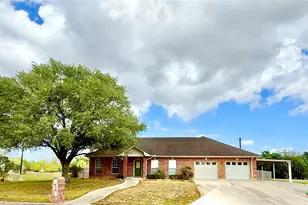 415 S Trinity St, Edna, TX 77957 - Photo 3