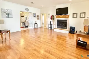 415 S Trinity St, Edna, TX 77957 - Photo 9