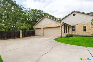142 Carriage Ct, Bastrop, TX 78602 - Photo 37