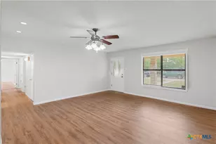 1052 E Weinert St, Seguin, TX 78155 - Photo 7
