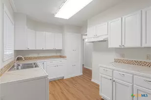 1052 E Weinert St, Seguin, TX 78155 - Photo 13
