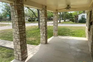 1052 E Weinert St, Seguin, TX 78155 - Photo 5