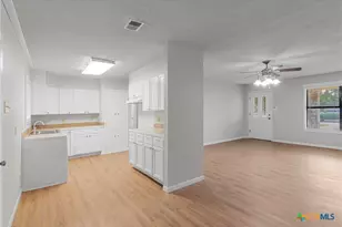 1052 E Weinert St, Seguin, TX 78155 - Photo 11