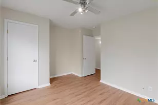 1052 E Weinert St, Seguin, TX 78155 - Photo 27