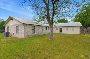 1052 E Weinert St, Seguin, TX 78155 - Photo 37