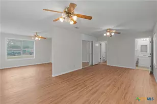 1052 E Weinert St, Seguin, TX 78155 - Photo 19