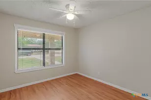 1052 E Weinert St, Seguin, TX 78155 - Photo 23