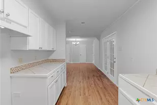 1052 E Weinert St, Seguin, TX 78155 - Photo 15