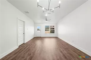 622 Campus St, Troy, TX 76579 - Photo 11