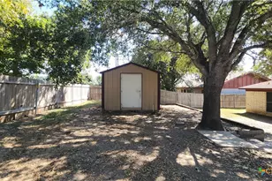 204 Cherokee Ln, Victoria, TX 77901 - Photo 13