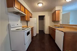 2024 S 15th St, Temple, TX 76504 - Photo 9
