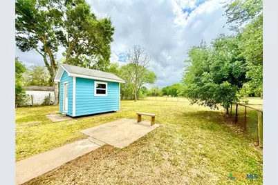 607 S East Street, Edna, TX 77957 - Photo 31