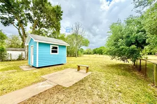 607 S East St, Edna, TX 77957 - Photo 31