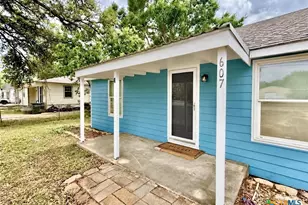 607 S East St, Edna, TX 77957 - Photo 3