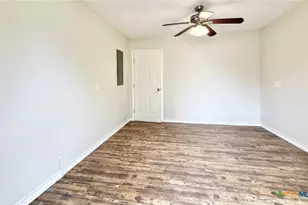 607 S East St, Edna, TX 77957 - Photo 23