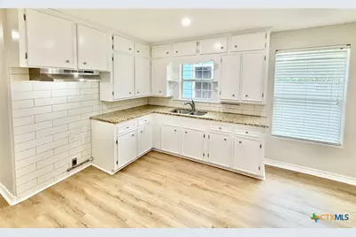 607 S East Street, Edna, TX 77957 - Photo 9