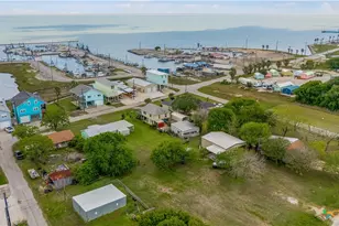 205 E Bay Ave, Seadrift, TX 77983 - Photo 9