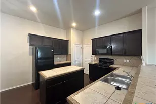 502 Creekside Cir, New Braunfels, TX 78130 - Photo 11