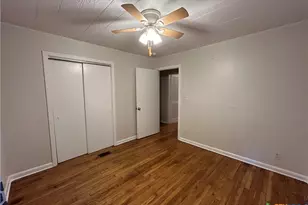 554 Lee St, New Braunfels, TX 78130 - Photo 13