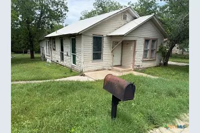 805 W Avenue C, Lampasas, TX 76550 - Photo 3