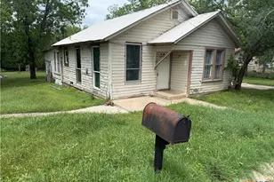 805 W Ave C, Lampasas, TX 76550 - Photo 3