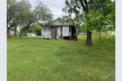 805 W Avenue C, Lampasas, TX 76550 - Photo 7