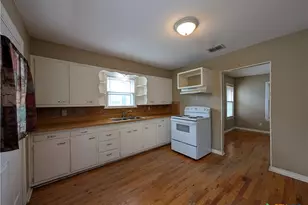 1185 W Mill St, New Braunfels, TX 78130 - Photo 13