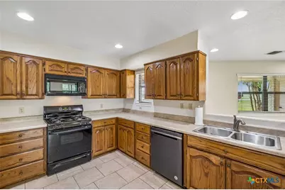 900 Boenig Street, Seguin, TX 78155 - Photo 13