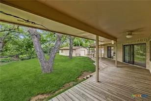 900 Boenig St, Seguin, TX 78155 - Photo 9