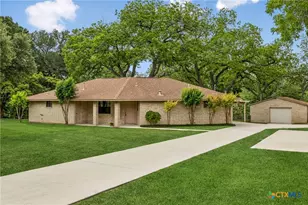 900 Boenig St, Seguin, TX 78155 - Photo 7