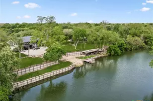 900 Boenig St, Seguin, TX 78155 - Photo 5