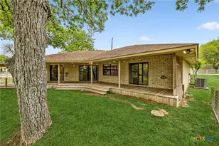 900 Boenig St, Seguin, TX 78155 - Photo 23