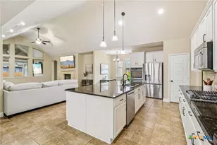527 Pecan Forest, New Braunfels, TX 78130 - Photo 7