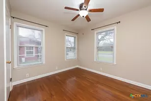 126 Bellaire St, Luling, TX 78648 - Photo 13