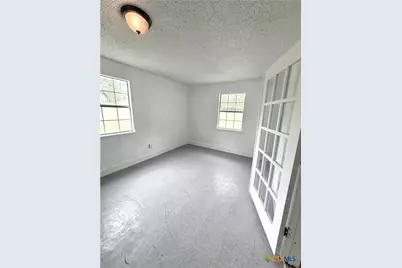 408 N Spring Street, Lampasas, TX 76550 - Photo 13