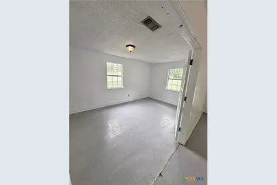 408 N Spring Street, Lampasas, TX 76550 - Photo 11