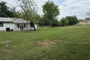 408 N Spring St, Lampasas, TX 76550 - Photo 33