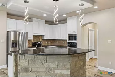 107 Oakview Drive, Floresville, TX 78114 - Photo 13