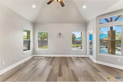 107 Oakview Drive, Floresville, TX 78114 - Photo 21