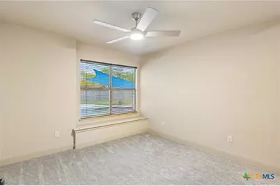 107 Oakview Drive, Floresville, TX 78114 - Photo 33