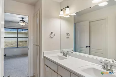 107 Oakview Drive, Floresville, TX 78114 - Photo 37