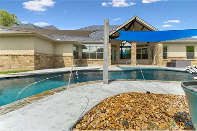 107 Oakview Drive, Floresville, TX 78114 - Photo 41