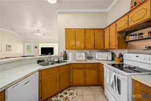 305 W Blancas Dr, Copperas Cove, TX 76522 - Photo 7