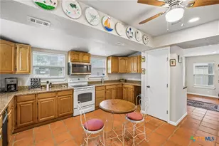 723 E Zipp Rd, New Braunfels, TX 78130 - Photo 15