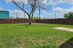 2002 N Wheeler St, Victoria, TX 77901 - Photo 9