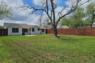 2002 N Wheeler St, Victoria, TX 77901 - Photo 5